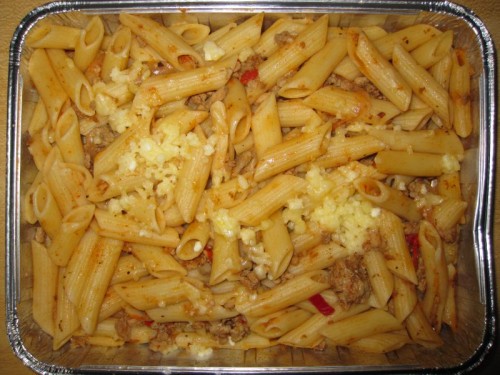 essen_20090618 Makkaronipfanne "Saloniki" mit Hackfleisch, Paprika, Schafskäse