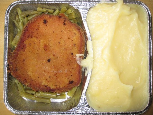 essen_20090630 Panierter Leberkäse auf Butterbohnen, dazu Sahnekartoffelpüree