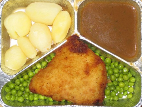 essen_20090701 Hähnchenbrust mit Kräuterbutterfüllung, auf Buttererbsen, mit Kräutersoße und Salzkartoffeln