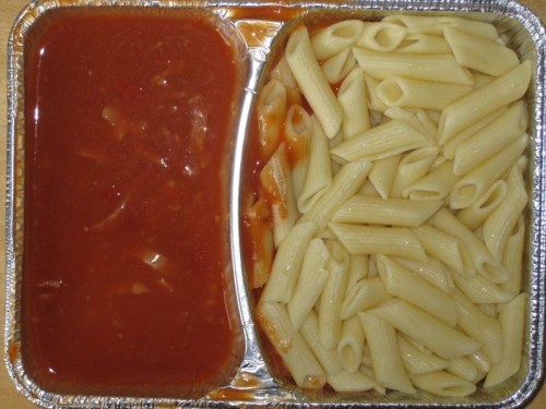 essen_20090708 Makkaroni mit Schinkenstreifen und Tomatensoße