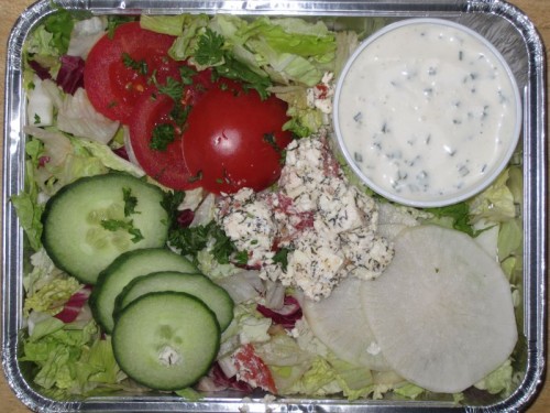 essen_20090924_2 Griechischer Hirtensalat mit eingelegtem Schafskäse und Kräuterdressing