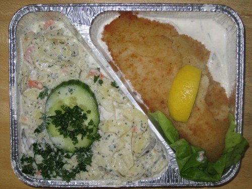 Gebackenes Rotbarschfilet mit Kartoffelsalat und Remoulade