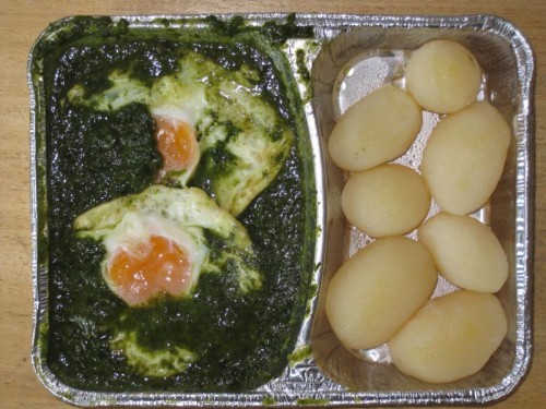 2 Spiegeleier auf Rahmspinat, mit Salzkartoffeln