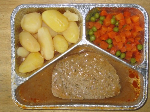 Hackbraten mit Mischgemüse, Salzkartoffeln, Dessert