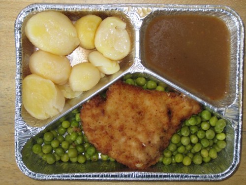 Putenschnitzel mit Brokkolifüllung, in Geflügelsoße, Buttererbsen, Salzkartoffeln