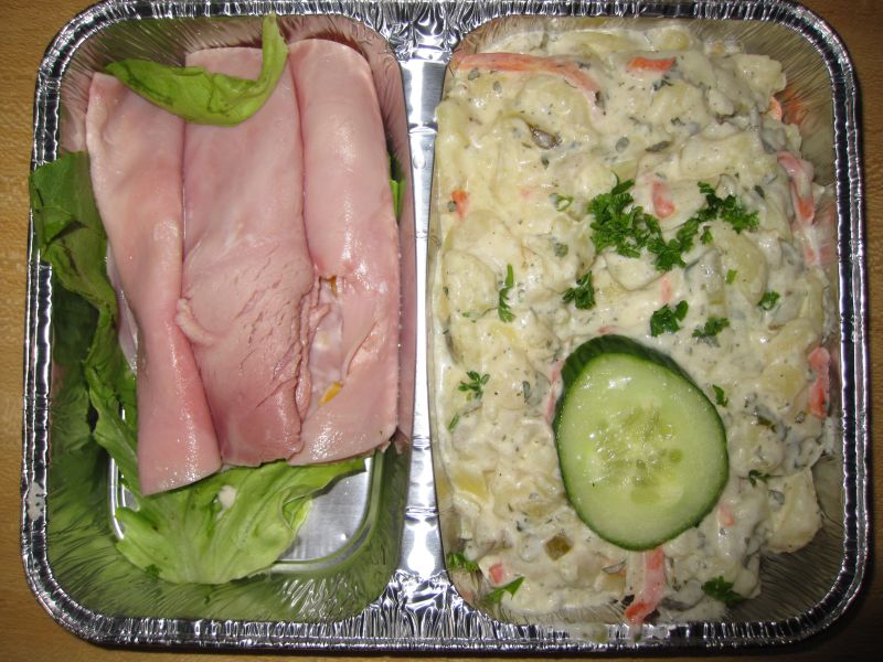 Schinkenröllchen mit verschiedenen Füllungen und Kartoffelsalat