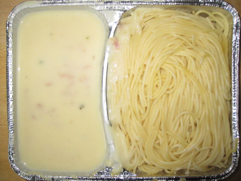 Spaghetti Carbonara mit Schinkenstreifen und sahniger Soße