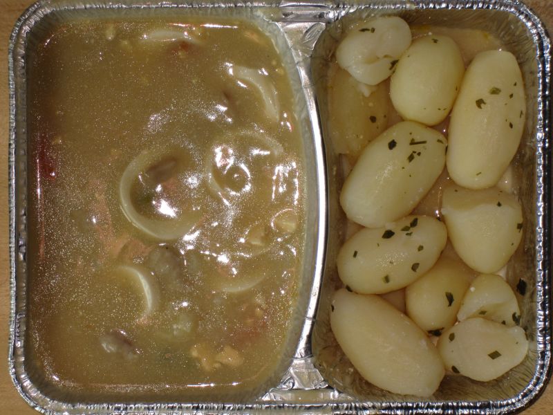 Eierragout mit Champignons, Gemüse, Fleischbällchen, Kräuterkartoffeln