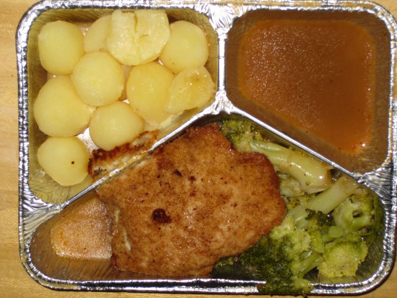 Putenschnitzel "Cordon Bleu" Kartoffeln, Broccoli, Dessert