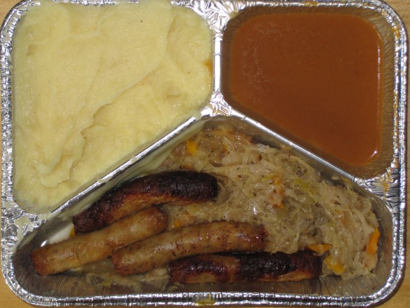 4 Nürnberger Würstchen mit Delikatesssauerkraut, Zwiebelkartoffelpüree, Senf