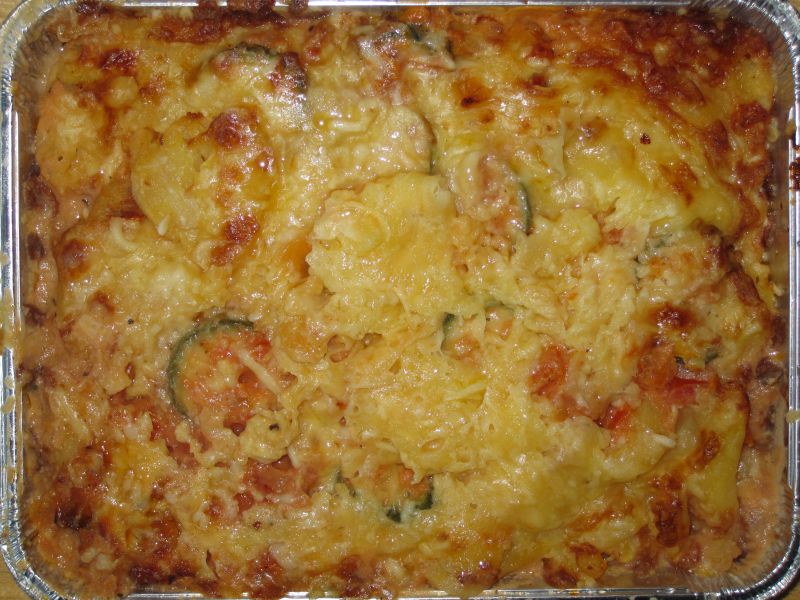Italienischer Kartoffelauflauf mit Zucchini, Tomate und Mozzarellakäse