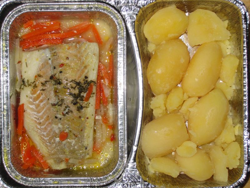 Fisch in Folie gebacken mit Kräutern und Salzkartoffeln, Dessert