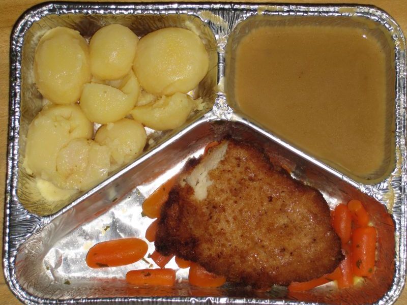 Gefülltes Putenschnitzel an Buttermöhrchen, dazu Butterkartoffeln