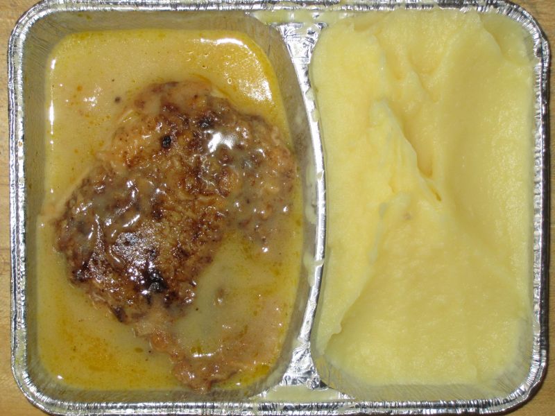 Gebratenes Fischfilet "Natur" mit Zitronen-Butter-Soße und Sahnekartoffelpüree