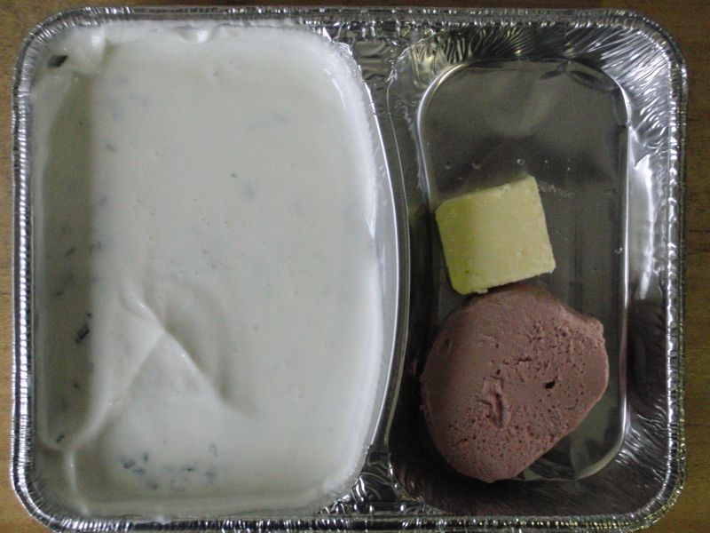 Sahniger Kräuterquark mit Kalbsleberwurst, Butter, Salzkartoffeln