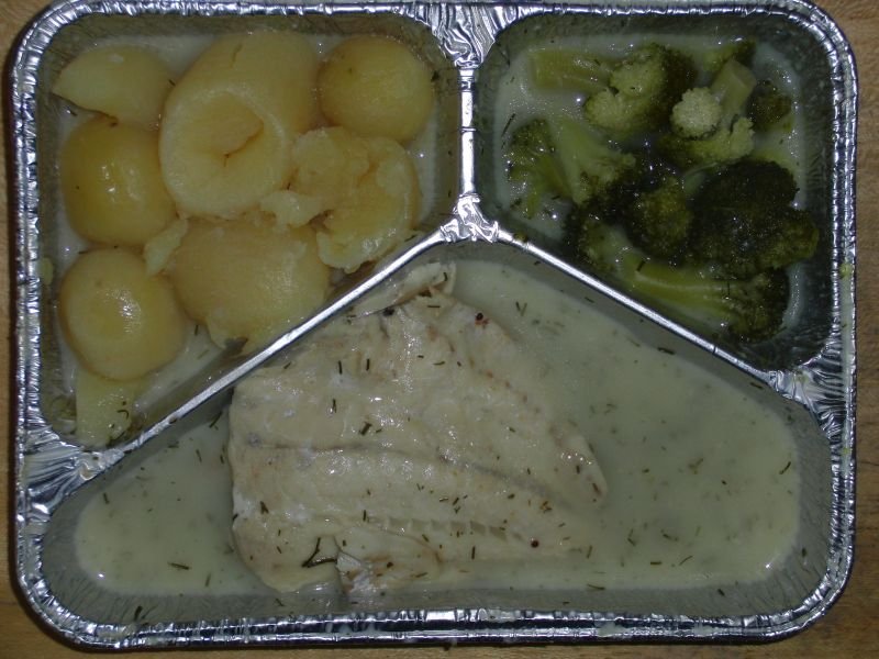 Gedünstetes Seelachsfilet in Dillsoße, Broccoli, Kartoffeln und Dessert