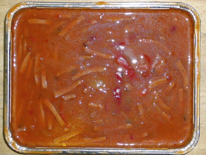 Herzhafte Soljanka mit Jagdwurst, Paprika, Gewürzgurke, Zwiebel, Weißbrot, Pudding