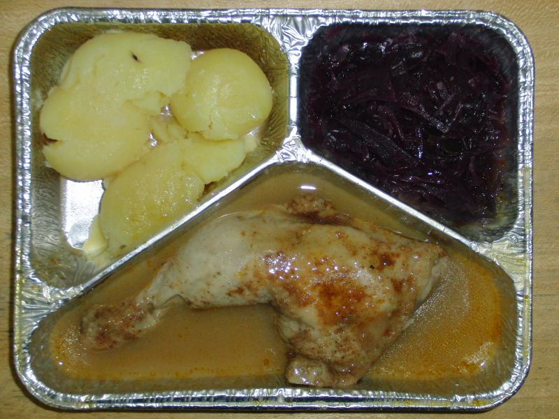 essen_20091210 Hähnchenkeule mit Rotkraut und Salzkartoffeln