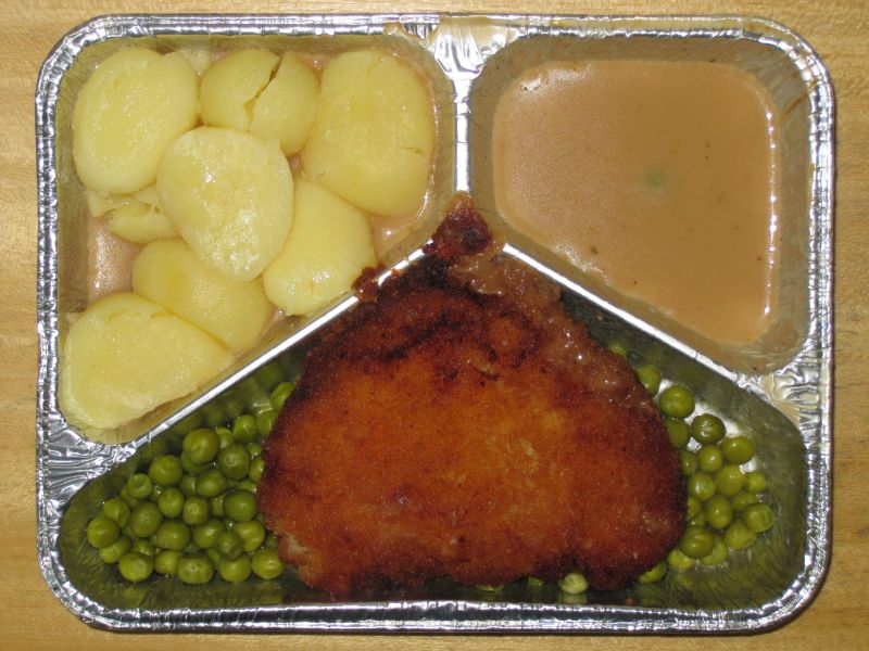 Hähnchenbrust mit Kräuterbutterfüllung, auf Buttererbsen, mit Rahmsoße ...
