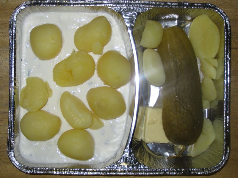 Kräuterquark mit Diätbutter, Kartoffeln, Kiwi